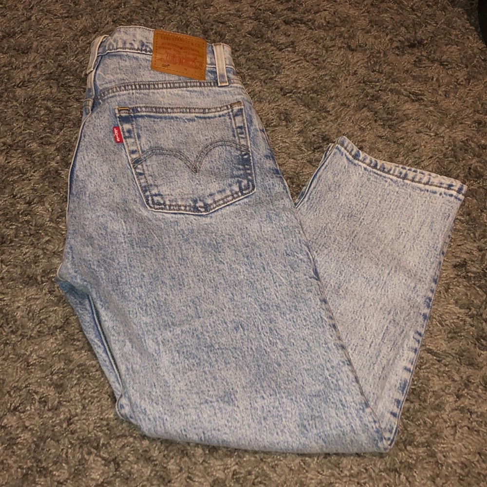 Levi’s high waisted mom jeans